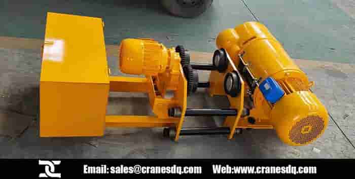 Low headroom electric wire rope hoist